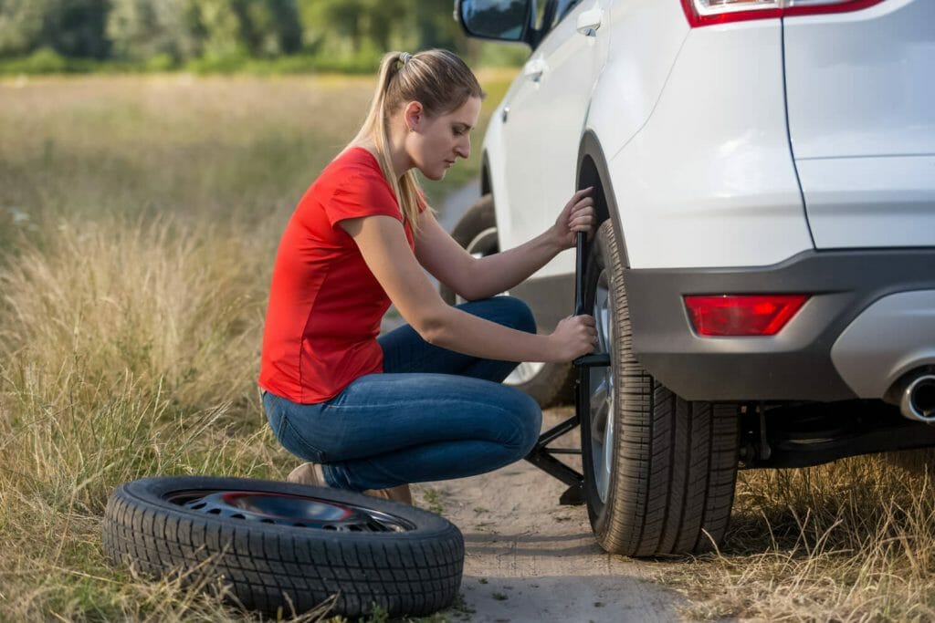 Aprenda a verificar pneus de carro