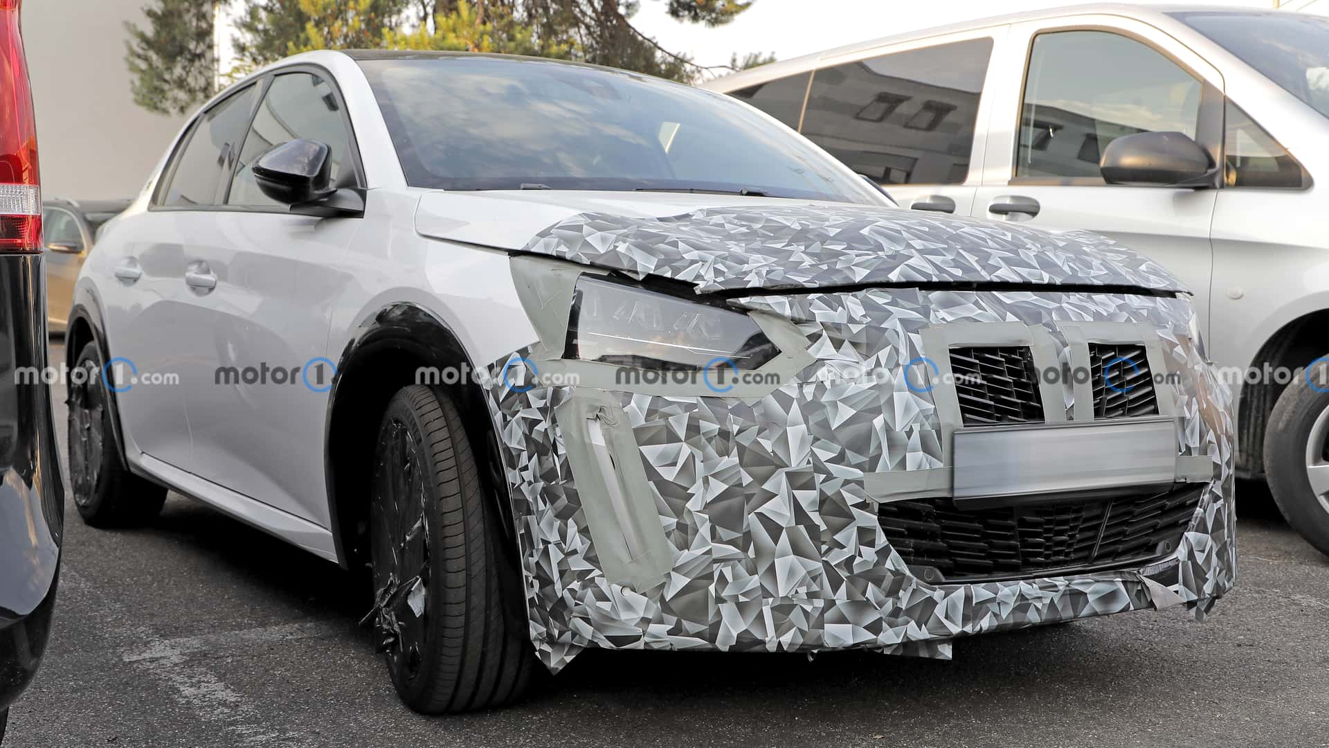 peugeot 208 facelift spy photo