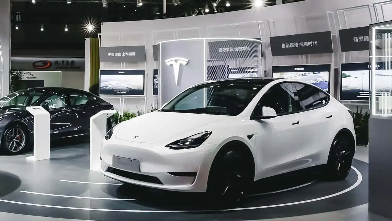 Fábrica da Tesla Giga em Xangai atinge um marco importante