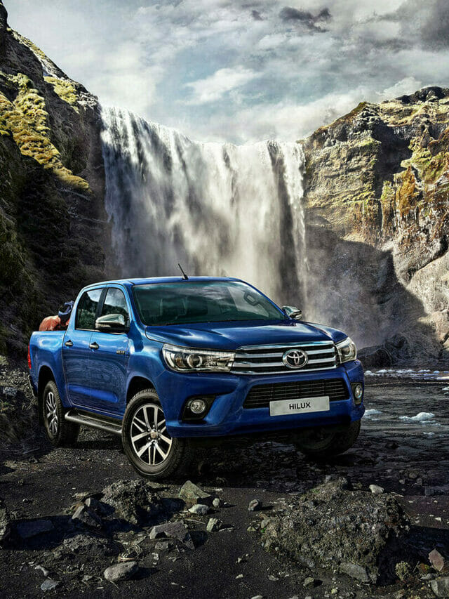 2015_toyota_hilux-HD