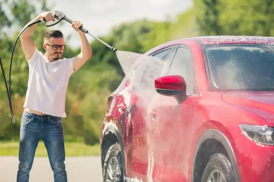 Como lavar o carro: 11 dicas indispensáveis para manter o carro brilhando 