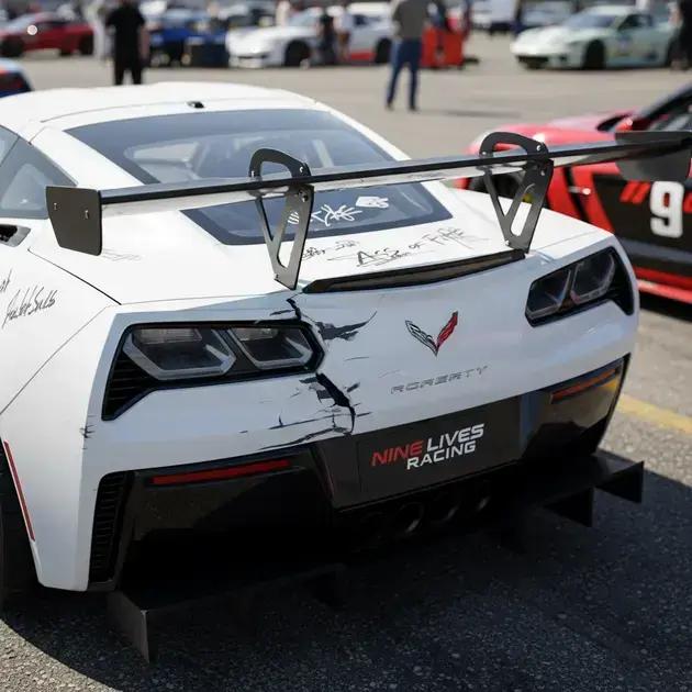 Corvette ZR1 quebra recorde de velocidade e derrete o próprio para-choque