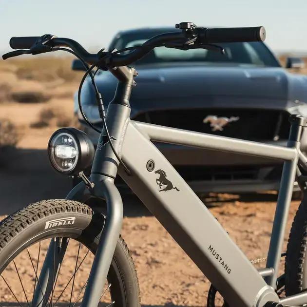 E-bikes potentes: a linha tênue entre bicicleta e moto que preocupa cidades