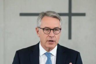 Elon Musk vai largar a Tesla? Ex-CEO da Stellantis prevê o futuro