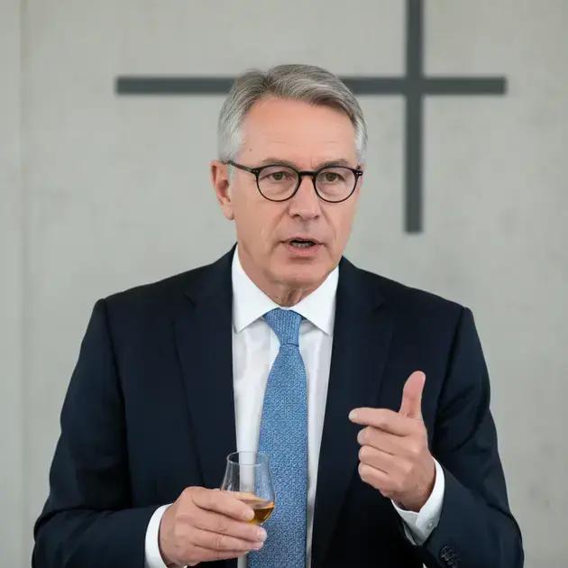 Elon Musk vai largar a Tesla? Ex-CEO da Stellantis prevê o futuro