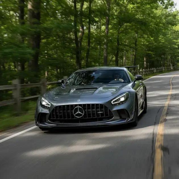 Mercedes-AMG GT 43: Menos cilindros e mais diversão? Veja o review
