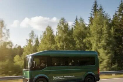 Van Elétrica da Kia quebra recorde e roda mais de 690 km com carga máxima