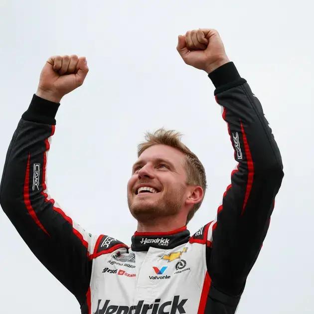 William Byron vence em Martinsville e garante vaga na final da NASCAR