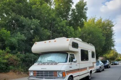 Moradores de RV em São Francisco correm contra o tempo com nova lei