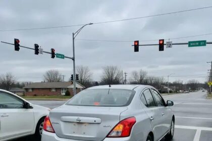 O novo semáforo de pedestres que está confundindo todos os motoristas