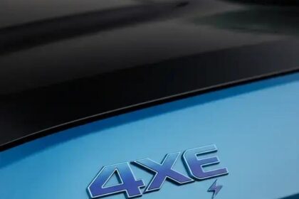 Recall Jeep: Mais de 320 mil híbridos com risco de incêndio. Saiba mais!